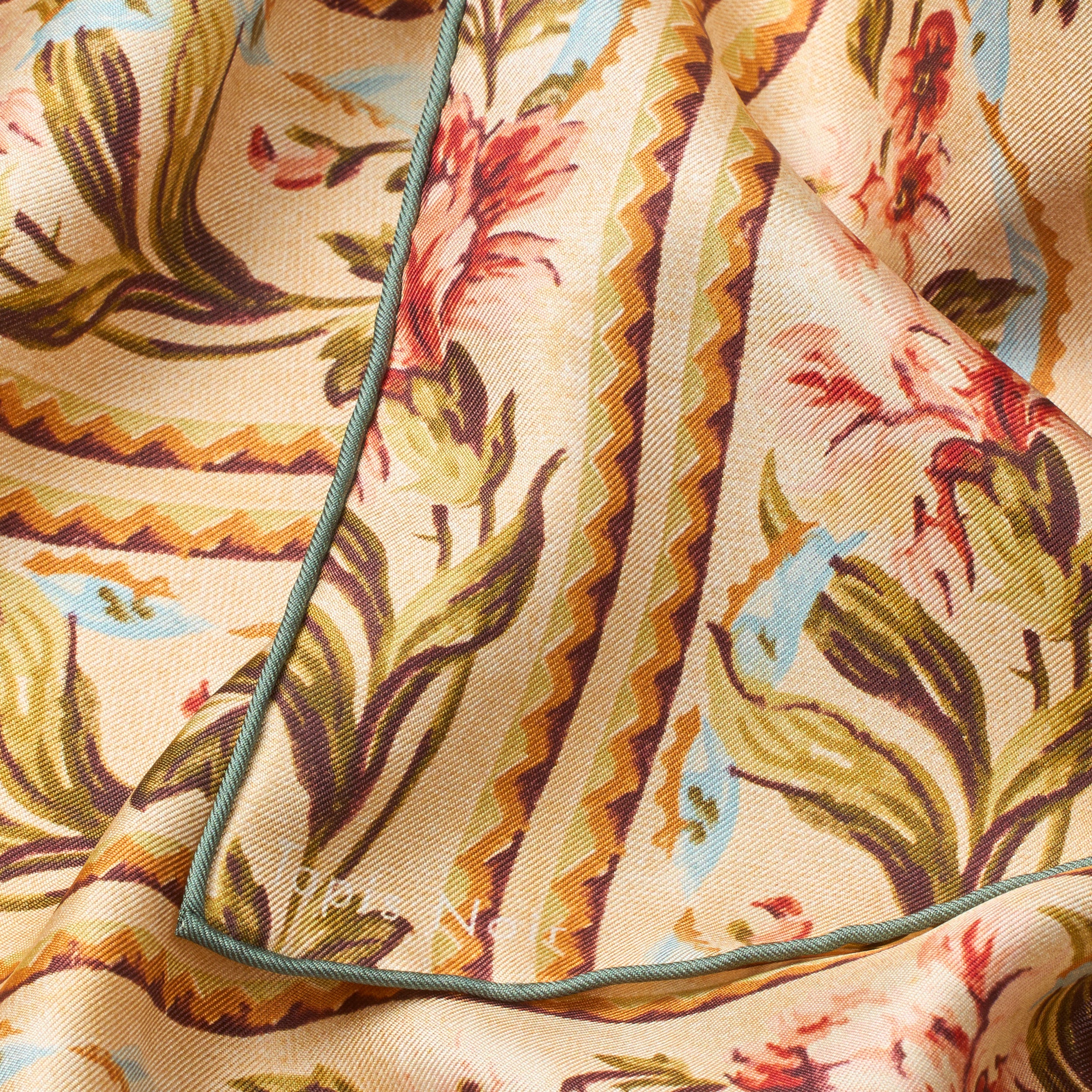 Tapis Noir Classical Small Ella Scarf Classical Small Guld