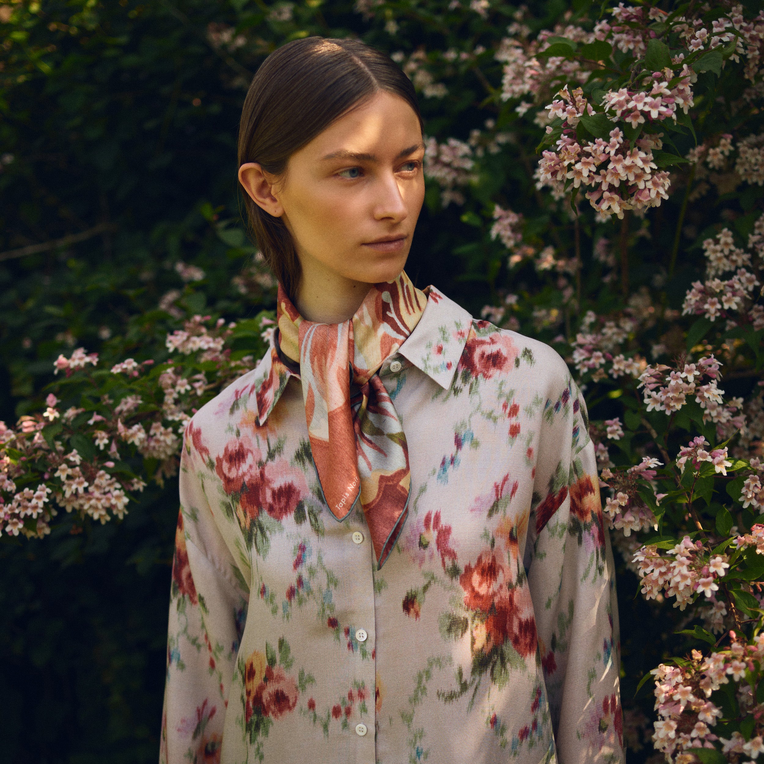 Tapis Noir Classical Small Evelyn Scarf Classical Small Rød