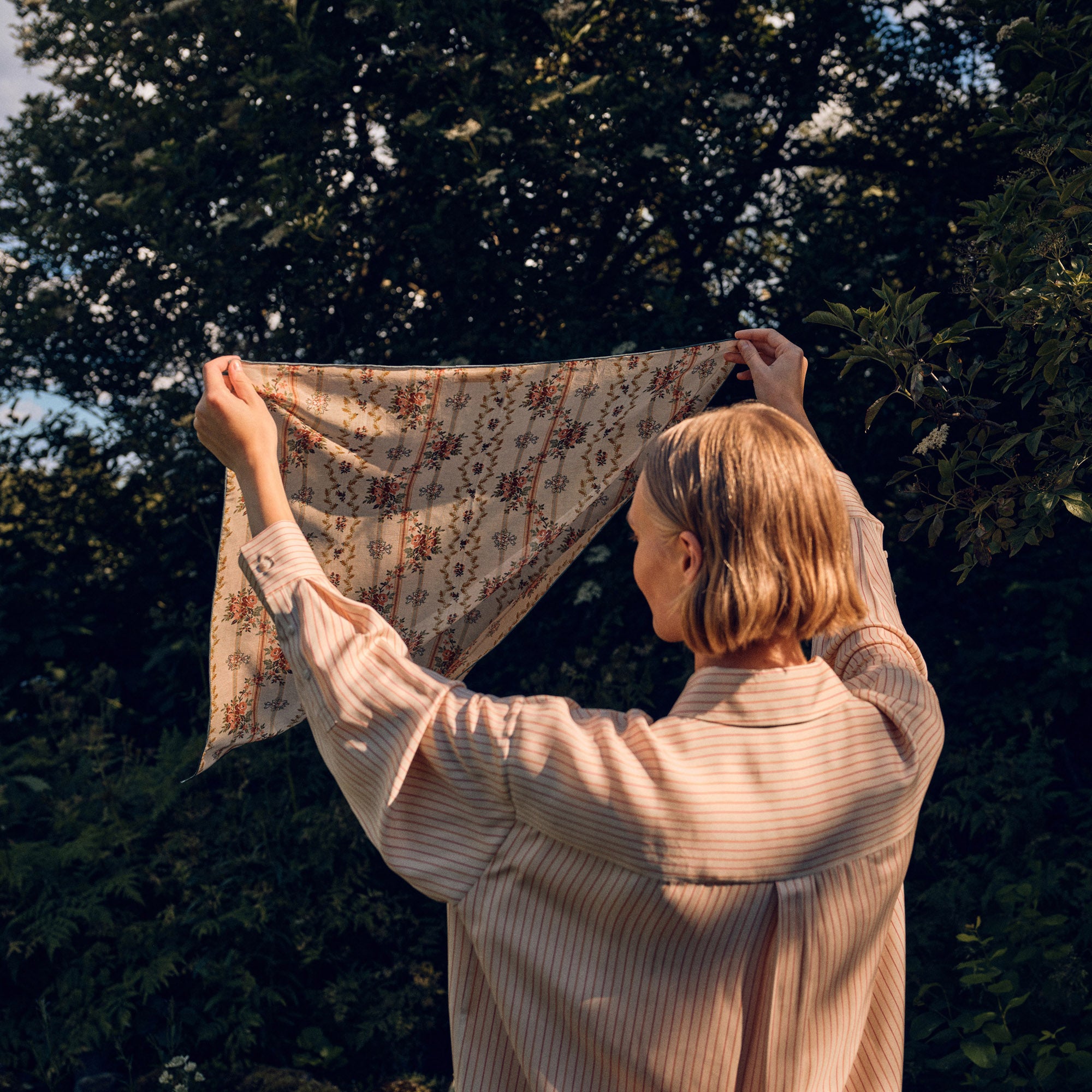 Tapis Noir Let Pastel Stribet Tørklæde Light Small (67x67cm) Beige