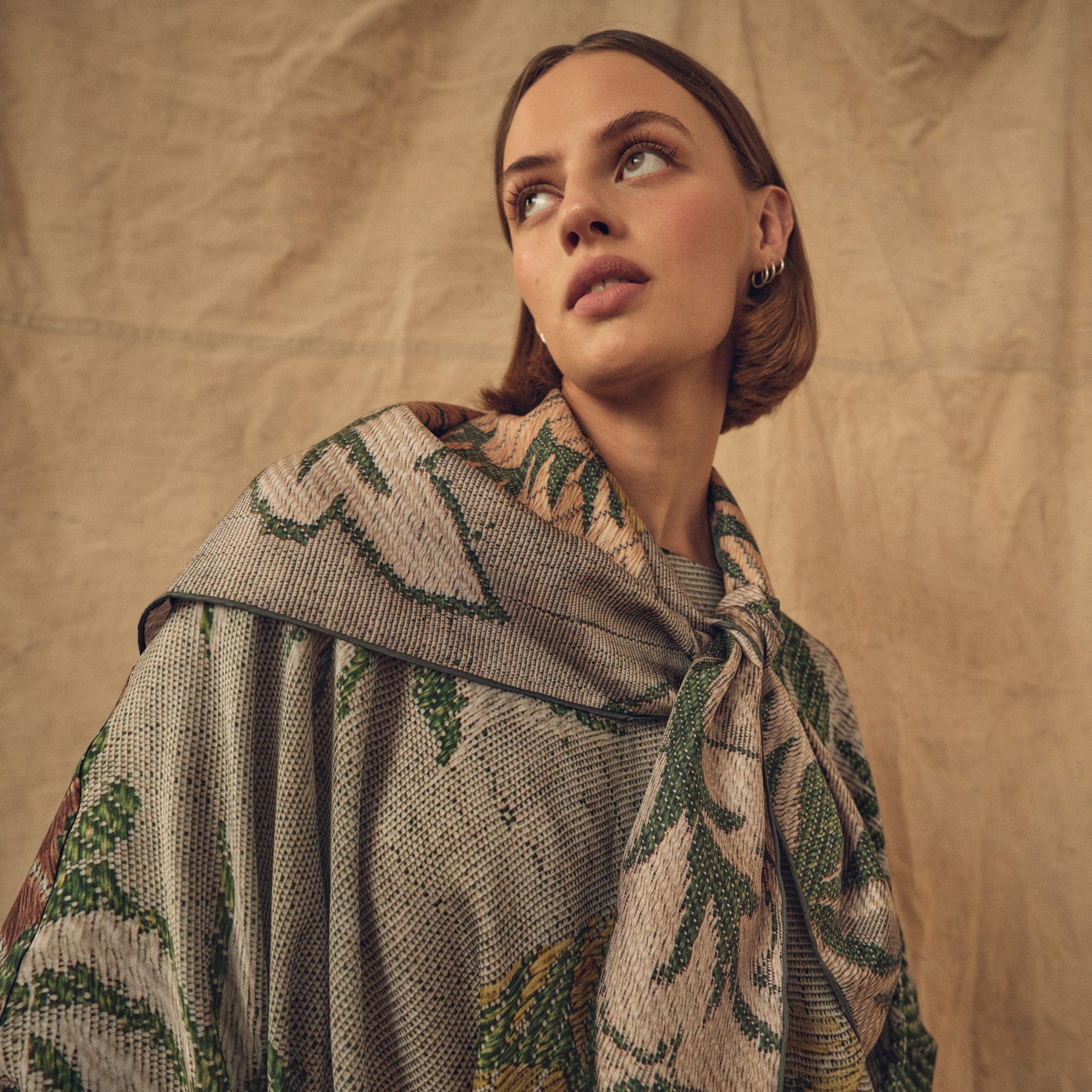 Tapis Noir Alexandra Kaftan Dress Grå