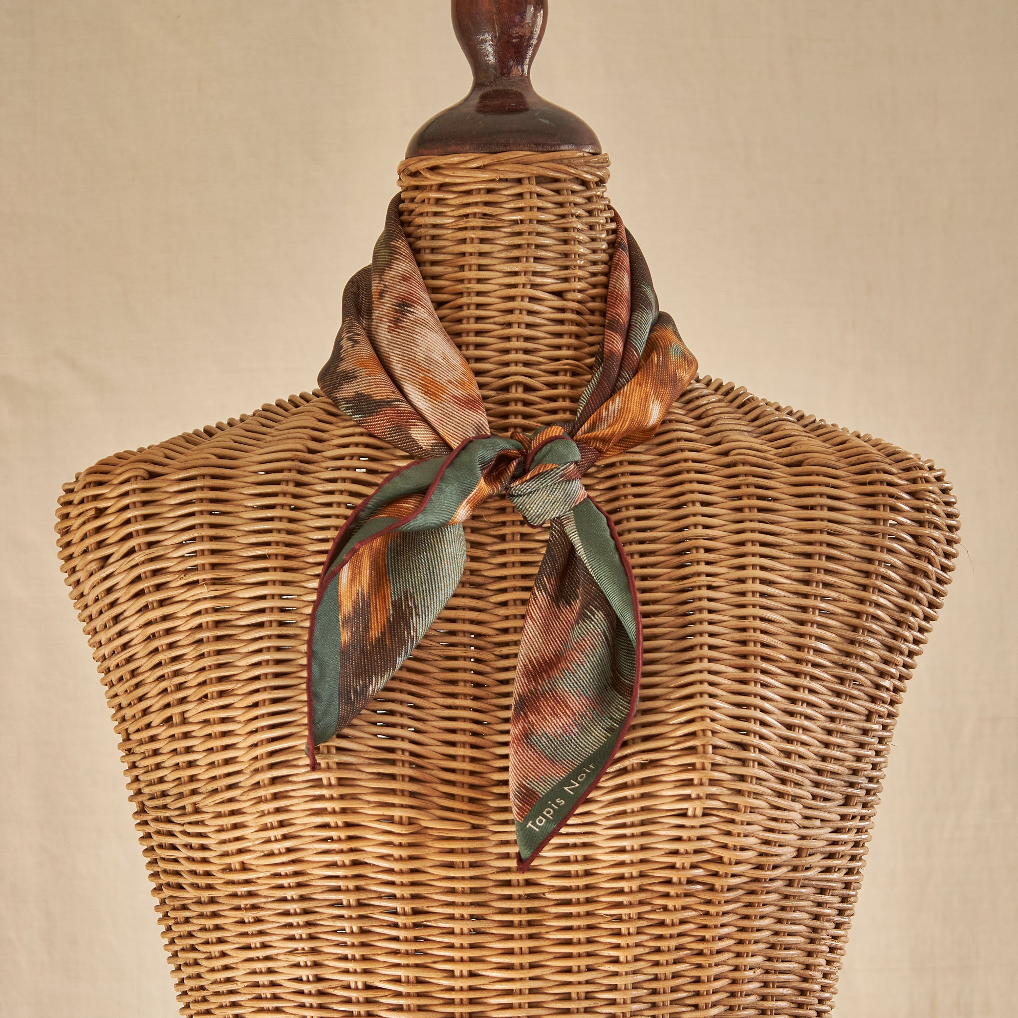 Tapis Noir Klassisk Lille Dani Tørklæde Small Classical Mørkeblå