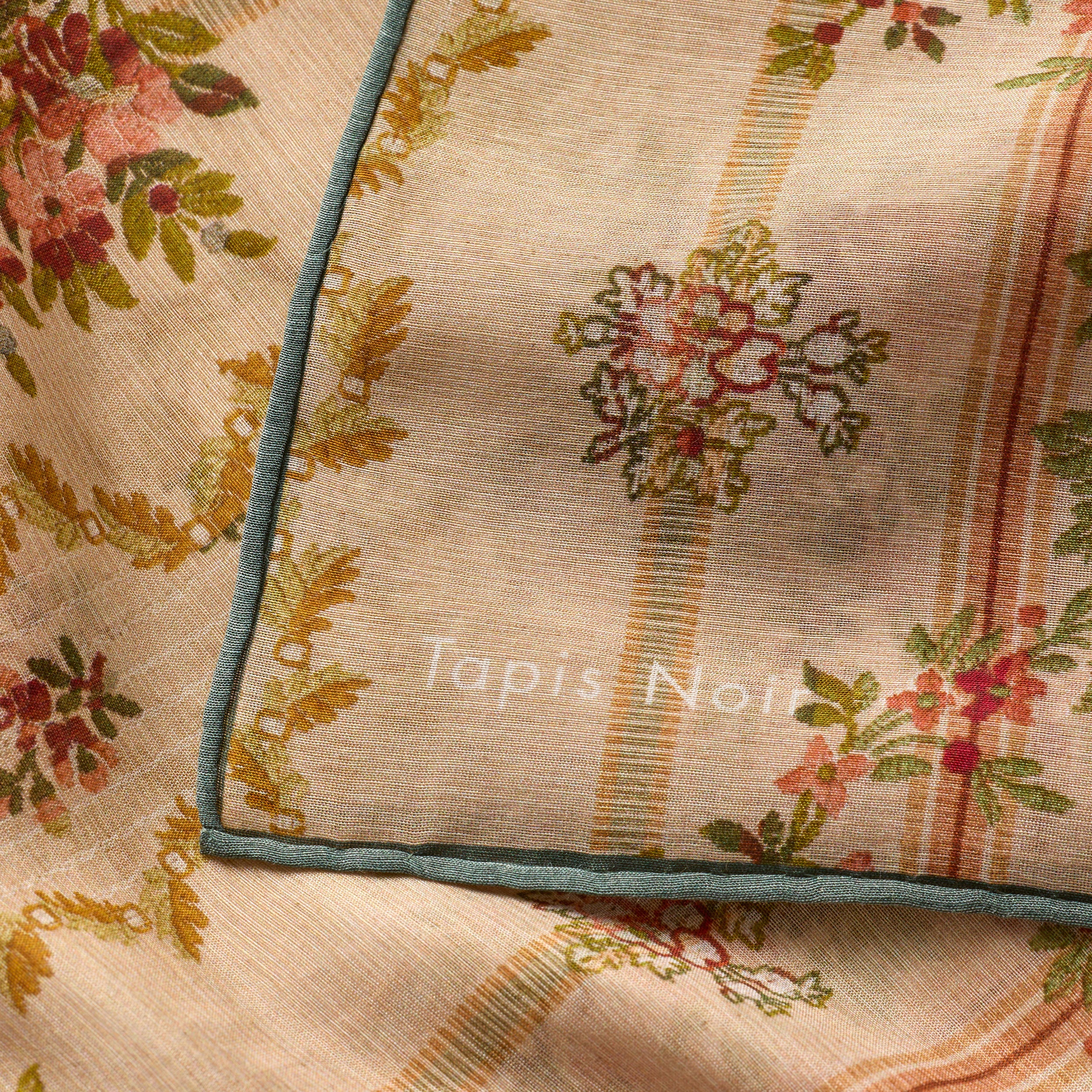 Tapis Noir Let Pastel Stribet Tørklæde Light Small (67x67cm) Beige