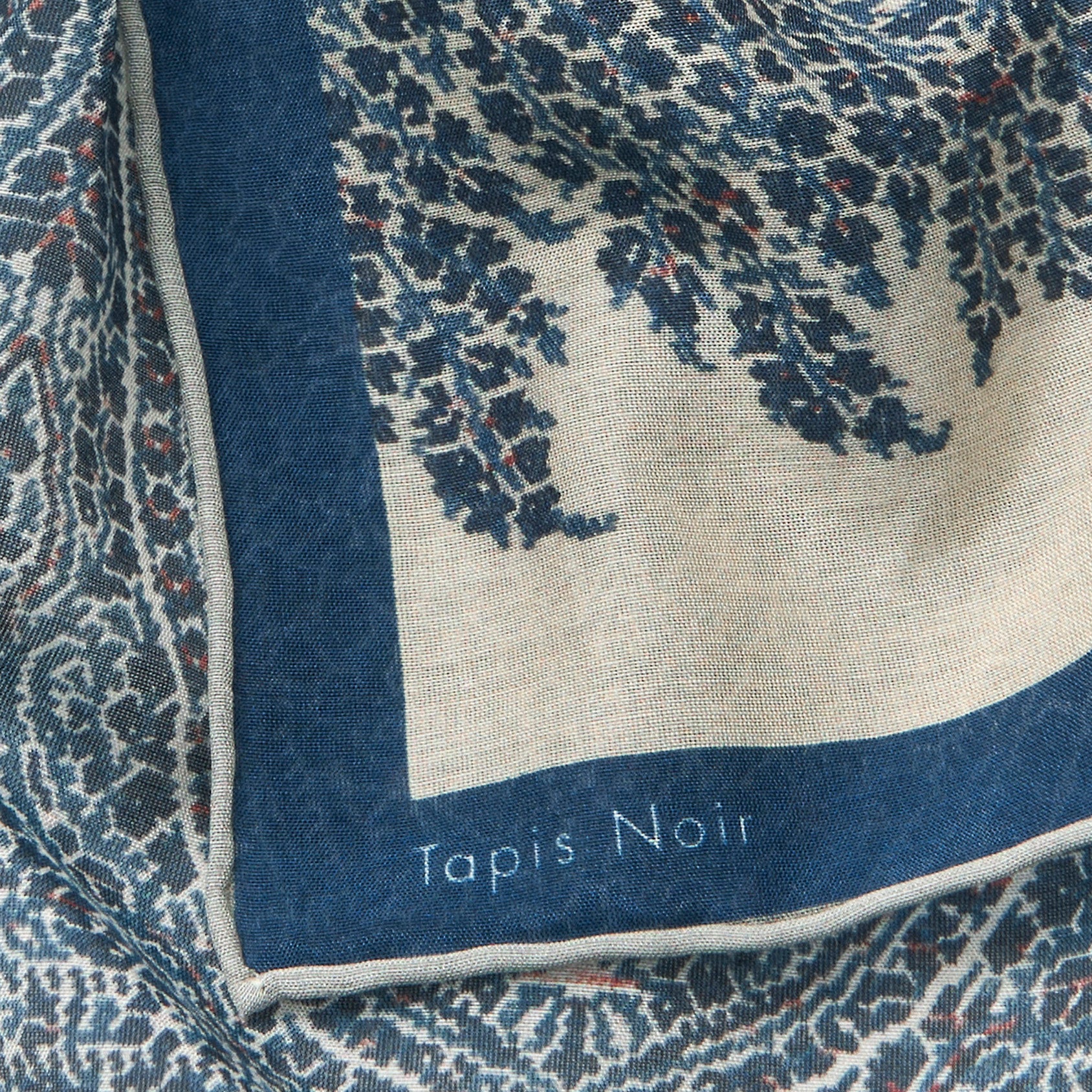Tapis Noir Lommetørklæde Dina Handkerchief Mørkeblå