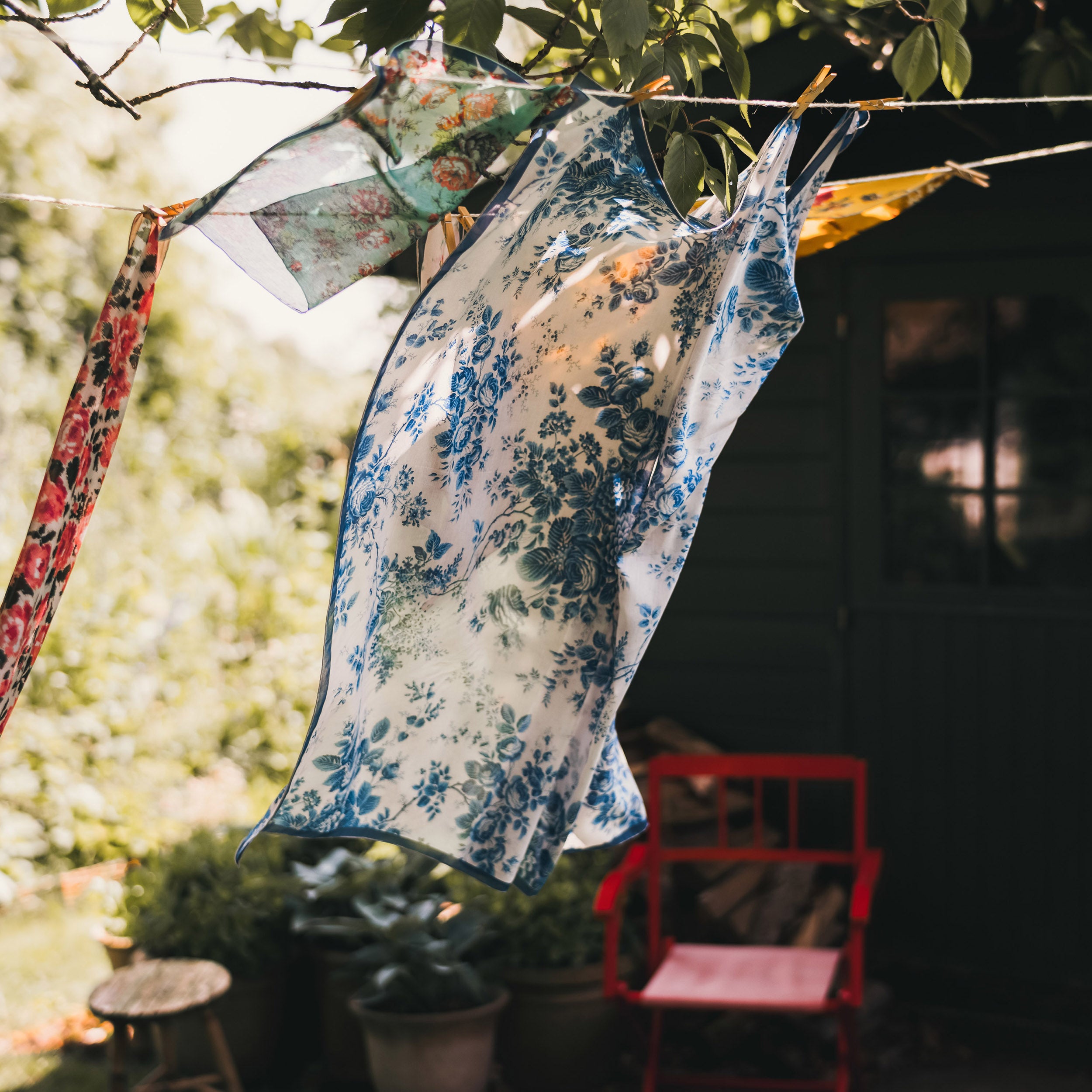 Tapis Noir Stort Let Emilia Tørklæde Light Large (120x120cm) Mørkeblå